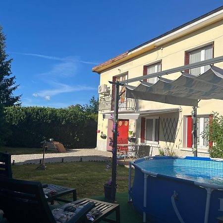 Gite Du St Martin Apartment Oradour-Fanais Ngoại thất bức ảnh