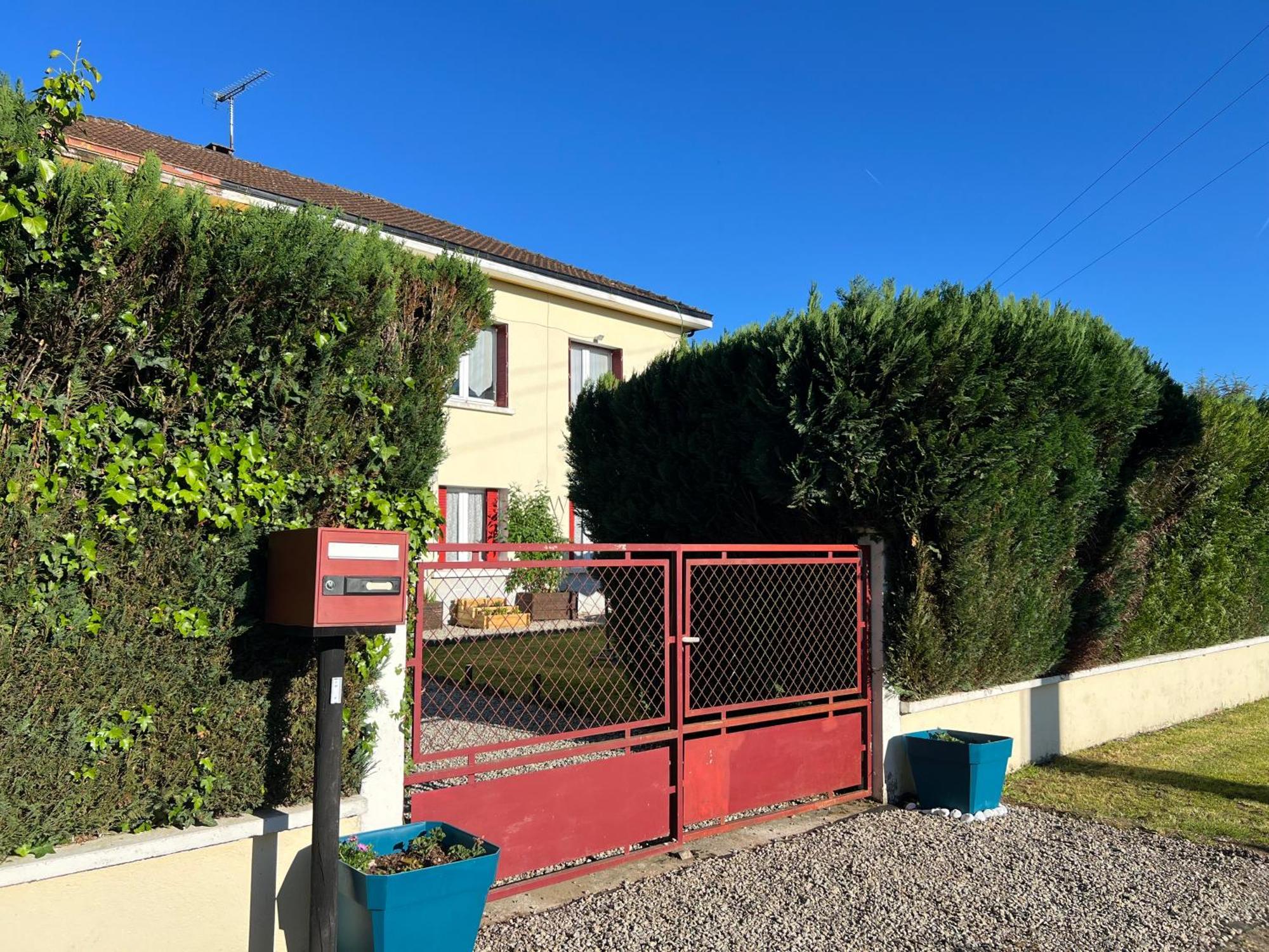 Gite Du St Martin Apartment Oradour-Fanais Ngoại thất bức ảnh